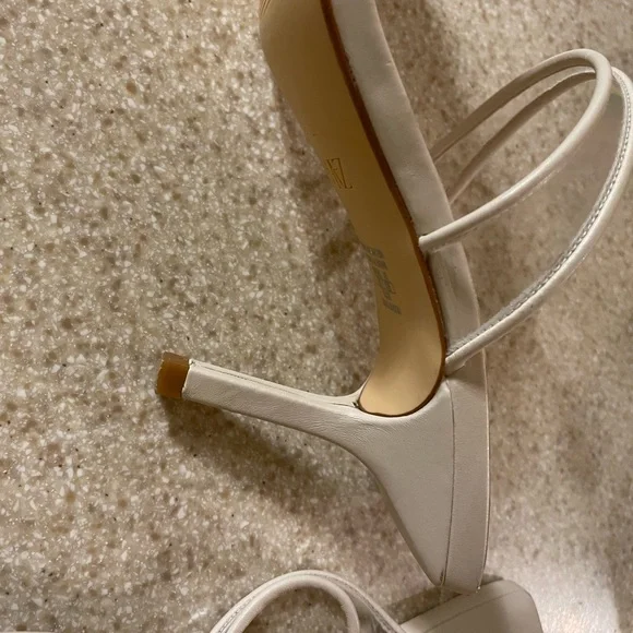 Zara, cream, wore two times. Too big for my narrow foot. Size 6 1/3-Euro 37. - Picture 3 of 10